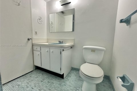 Condominio en alquiler en Miami, Florida, 1 dormitorio, 75.25 m2 № 2076640 - foto 16