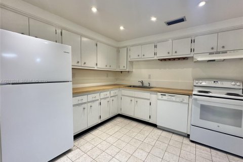 Condominio en alquiler en Miami, Florida, 1 dormitorio, 75.25 m2 № 2076640 - foto 5