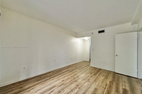Condominio en alquiler en Miami, Florida, 1 dormitorio, 75.25 m2 № 2076640 - foto 15
