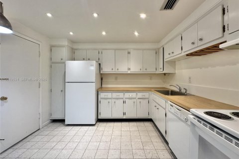 Condominio en alquiler en Miami, Florida, 1 dormitorio, 75.25 m2 № 2076640 - foto 7