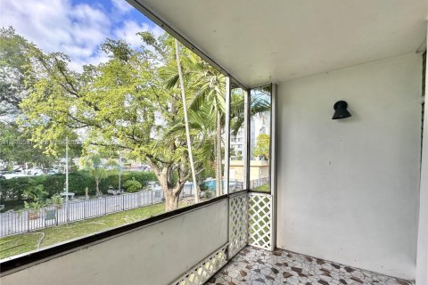 Condominio en Miami, Florida, 1 dormitorio  № 2076640