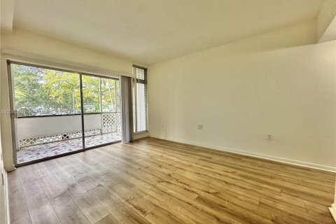 Condominio en alquiler en Miami, Florida, 1 dormitorio, 75.25 m2 № 2076640 - foto 3