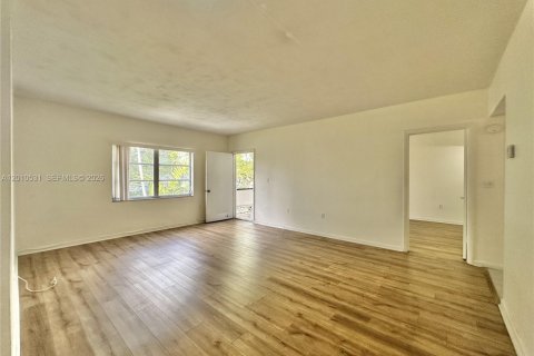 Condominio en alquiler en Miami, Florida, 1 dormitorio, 75.25 m2 № 2076640 - foto 10
