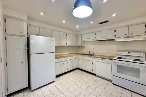 Condominio en alquiler en Miami, Florida, 1 dormitorio, 75.25 m2 № 2076640 - foto 6