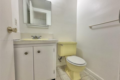 Condominio en alquiler en Miami, Florida, 1 dormitorio, 75.25 m2 № 2076640 - foto 8
