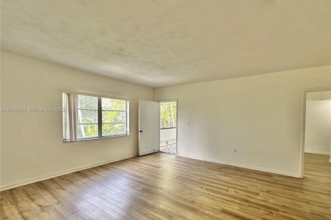 Condominio en alquiler en Miami, Florida, 1 dormitorio, 75.25 m2 № 2076640 - foto 9