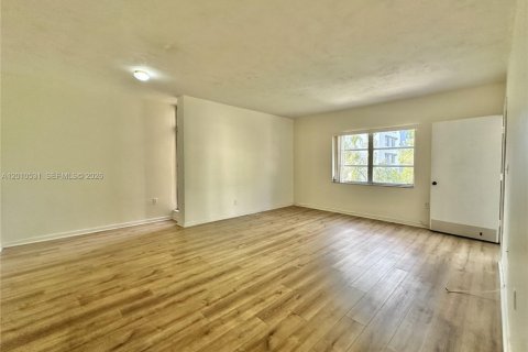 Condominio en alquiler en Miami, Florida, 1 dormitorio, 75.25 m2 № 2076640 - foto 12