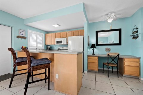 Condo in Sarasota, Florida, 1 bedroom № 2408702 - photo 8