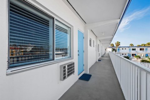 Condo in Sarasota, Florida, 1 bedroom № 2408702 - photo 2