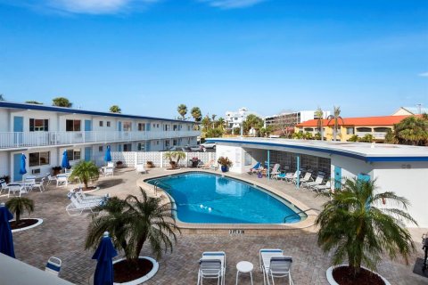 Condo in Sarasota, Florida, 1 bedroom № 2408702 - photo 17