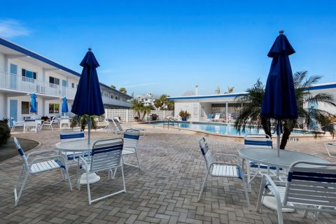 Condo in Sarasota, Florida, 1 bedroom № 2408702 - photo 18