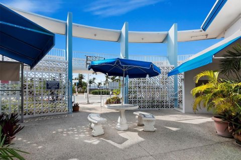 Condo in Sarasota, Florida, 1 bedroom № 2408702 - photo 21
