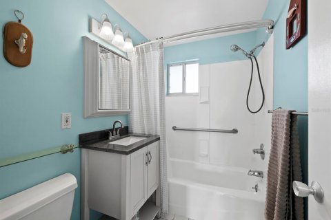 Condo in Sarasota, Florida, 1 bedroom № 2408702 - photo 13