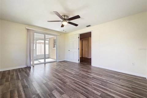House in Port Richey, Florida 3 bedrooms, 118.36 sq.m. № 1856609 - photo 16
