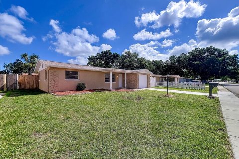 House in Port Richey, Florida 3 bedrooms, 118.36 sq.m. № 1856609 - photo 4