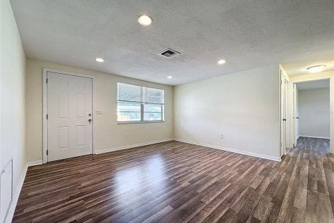 House in Port Richey, Florida 3 bedrooms, 118.36 sq.m. № 1856609 - photo 6