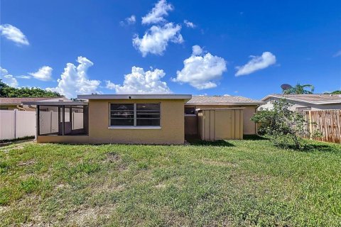 House in Port Richey, Florida 3 bedrooms, 118.36 sq.m. № 1856609 - photo 25