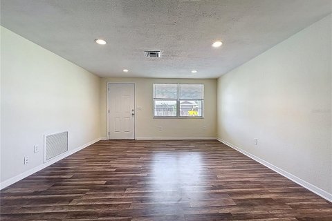 House in Port Richey, Florida 3 bedrooms, 118.36 sq.m. № 1856609 - photo 5