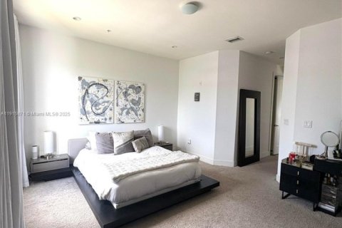 Copropriété à vendre à Doral, Floride: 3 chambres, 156.91 m2 № 1970590 - photo 13