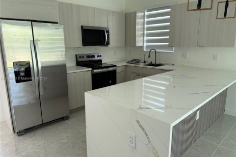 Casa en venta en Punta Gorda, Florida, 3 dormitorios, 126.35 m2 № 1942918 - foto 18