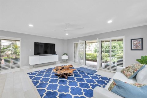 Condo in Palm Harbor, Florida, 2 bedrooms № 2147594 - photo 25