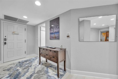 Condo in Palm Harbor, Florida, 2 bedrooms № 2147594 - photo 4