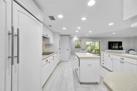 Condo in Palm Harbor, Florida, 2 bedrooms № 2147594 - photo 5
