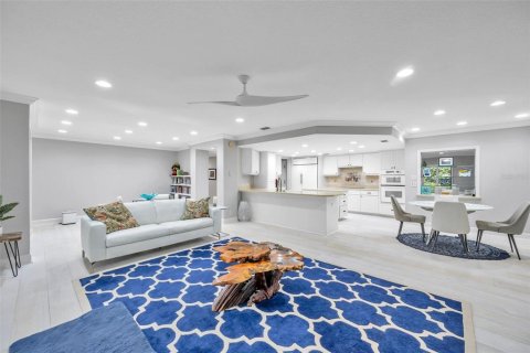 Condo in Palm Harbor, Florida, 2 bedrooms № 2147594 - photo 23