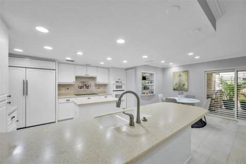 Condo in Palm Harbor, Florida, 2 bedrooms № 2147594 - photo 13