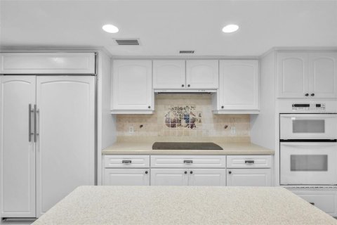 Condo in Palm Harbor, Florida, 2 bedrooms № 2147594 - photo 14