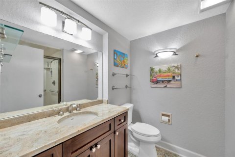 Condo in Palm Harbor, Florida, 2 bedrooms № 2147594 - photo 30