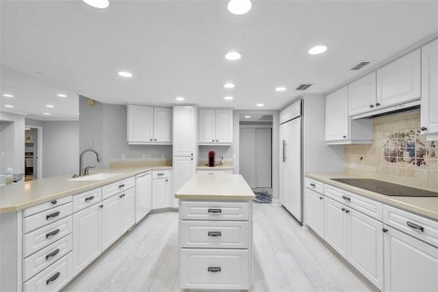 Condo in Palm Harbor, Florida, 2 bedrooms № 2147594 - photo 9