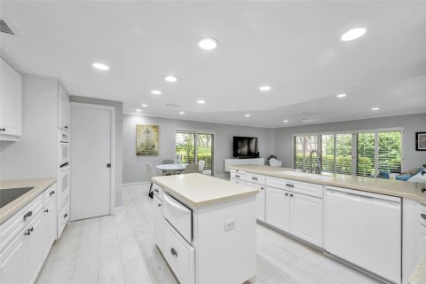 Condo in Palm Harbor, Florida, 2 bedrooms № 2147594 - photo 6