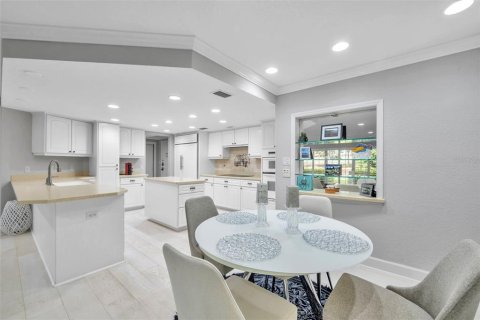 Condo in Palm Harbor, Florida, 2 bedrooms № 2147594 - photo 17