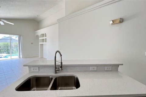 Villa ou maison à louer à Clermont, Floride: 4 chambres, 182.92 m2 № 2157110 - photo 19