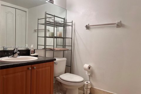 Condominio en alquiler en Doral, Florida, 2 dormitorios, 102.66 m2 № 2053180 - foto 16