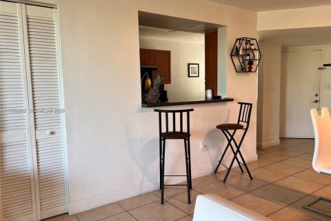 Condominio en alquiler en Doral, Florida, 2 dormitorios, 102.66 m2 № 2053180 - foto 5