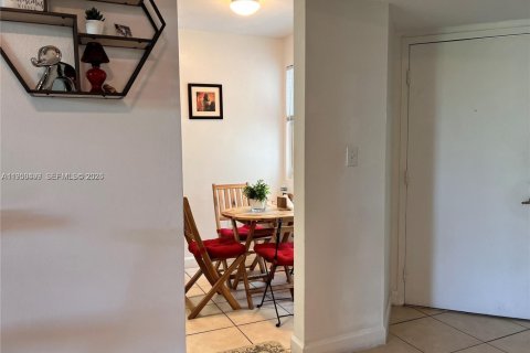 Condominio en alquiler en Doral, Florida, 2 dormitorios, 102.66 m2 № 2053180 - foto 4