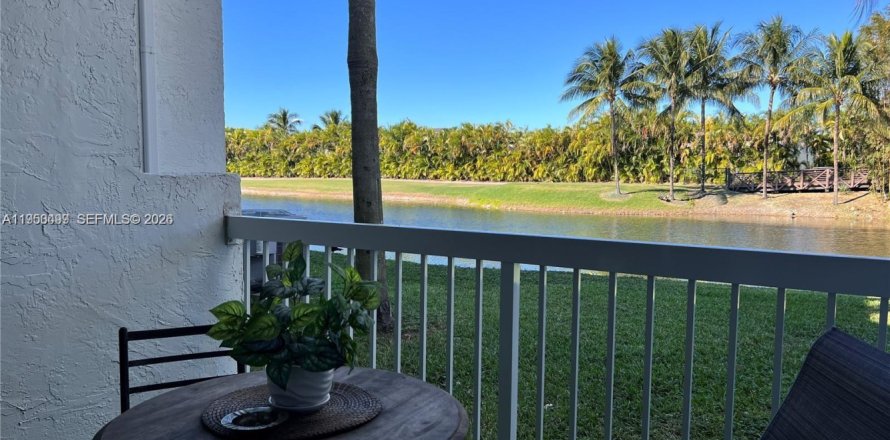 Condominio en Doral, Florida, 2 dormitorios  № 2053180