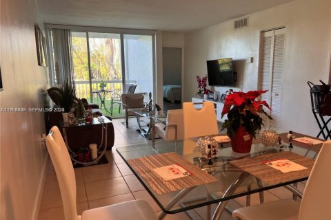 Condominio en alquiler en Doral, Florida, 2 dormitorios, 102.66 m2 № 2053180 - foto 7