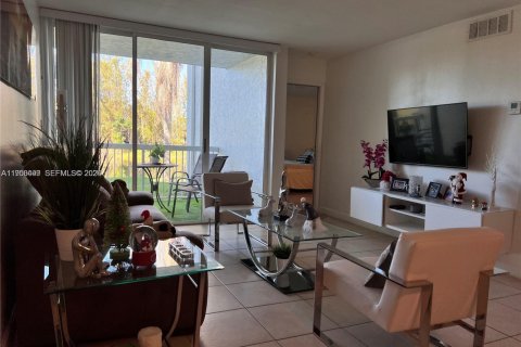 Condominio en alquiler en Doral, Florida, 2 dormitorios, 102.66 m2 № 2053180 - foto 8