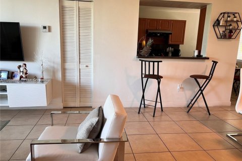 Condominio en alquiler en Doral, Florida, 2 dormitorios, 102.66 m2 № 2053180 - foto 6