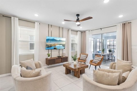 Villa ou maison à vendre à Kissimmee, Floride: 6 chambres, 277.5 m2 № 2106597 - photo 4