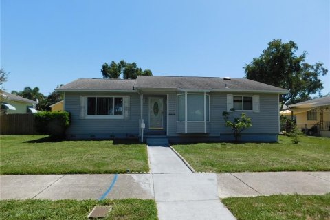 House in Saint Petersburg, Florida 2 bedrooms, 162.21 sq.m. № 2310794