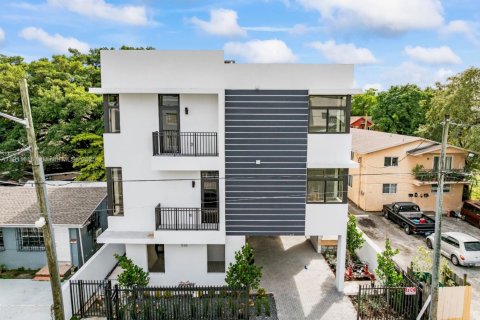 Adosado en venta en Miami, Florida, 3 dormitorios, 144.18 m2 № 1967552 - foto 1