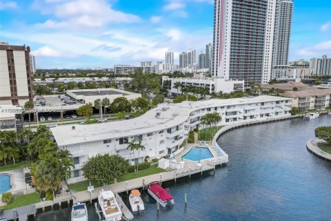 Condo à Hallandale Beach, Floride, 1 chambre  № 2153514