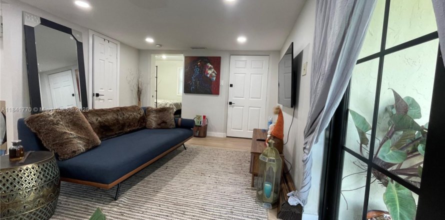 Коммерческая недвижимость в Катлер-Бей, Флорида 1 спальня № 1957980