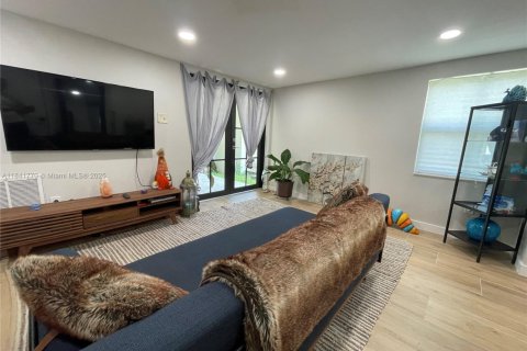 Снять в аренду коммерческую недвижимость в Катлер-Бей, Флорида 1 спальня, № 1957980 - фото 11