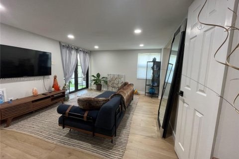 Снять в аренду коммерческую недвижимость в Катлер-Бей, Флорида 1 спальня, № 1957980 - фото 9