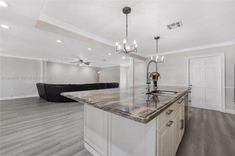 Casa en alquiler en Hollywood, Florida, 4 dormitorios, 261.43 m2 № 2030730 - foto 15